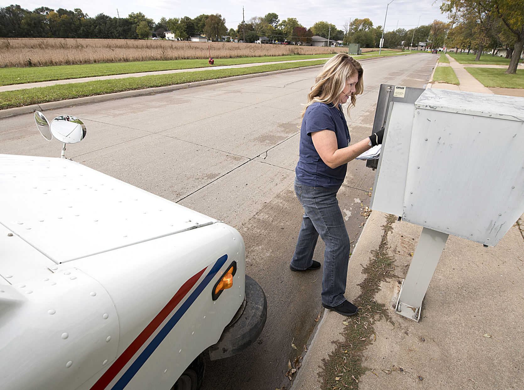 Mail carrier Traci Launsby